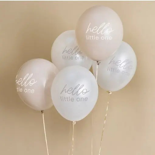 Conjunto de 5 balões de látex bege de 30cm para decoração de festa de bebê.