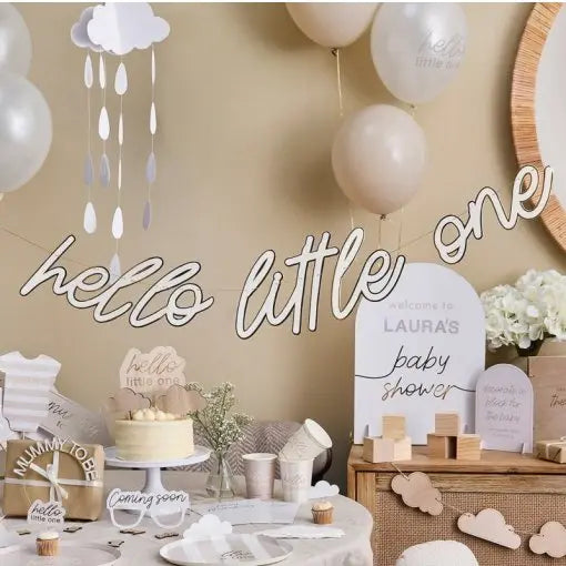 Guirlanda de 2 metros "Hello Little One" para decoração de chá revelação, feita pela Loja dos Foguetes.