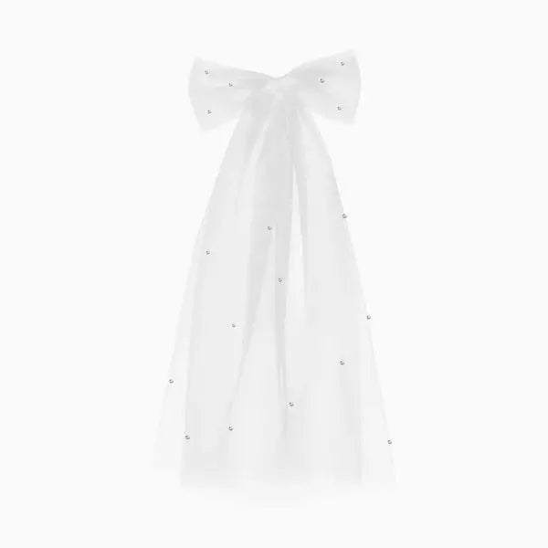 Laço de tule branco, tamanho 21,5x53cm, para decoração de festas, feito pela Loja dos Foguetes.
