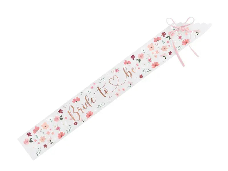 Faixa de corpo Bride to Be com flores, 76cm, acessório para casamento, feito pela Loja dos Foguetes.