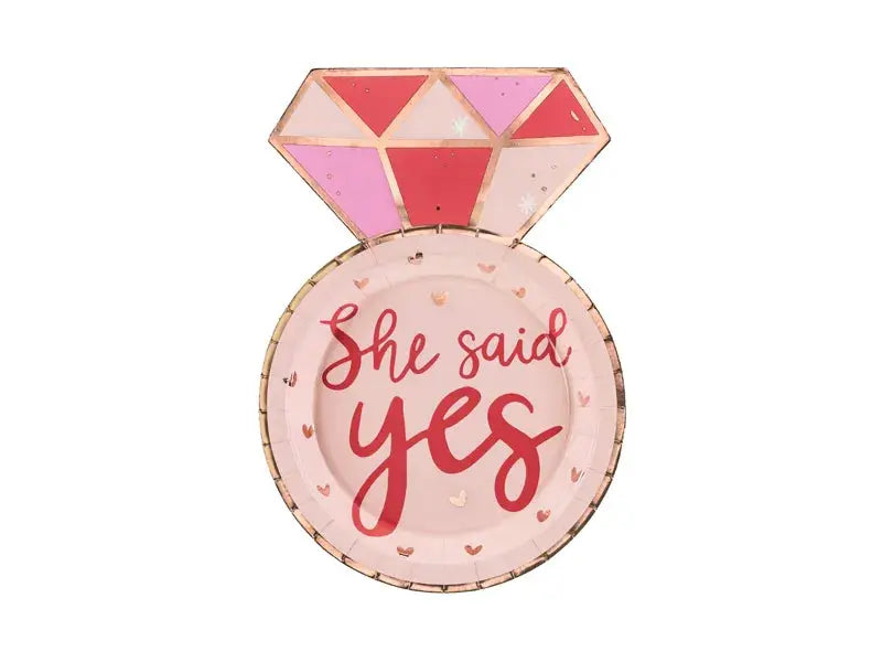 Seis pratos de despedida de solteira com tema "She Said Yes!", tamanho 18x25,5cm, decorados com anel de noiva em cores vibrantes.