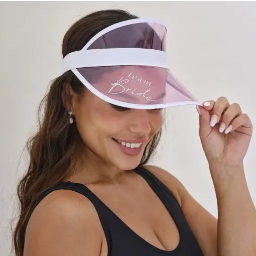 Chapéu com viseira rosa Team Bride para despedida de solteira, acessório divertido e feminino para festas e celebrações.
