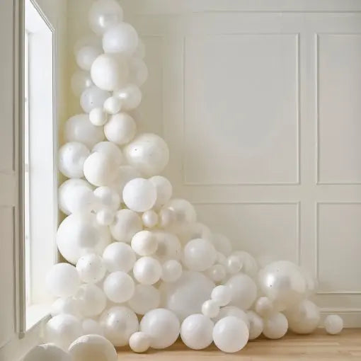 Kit de arcos de balões brancos com pérolas brancas, decoração elegante para festas e eventos.